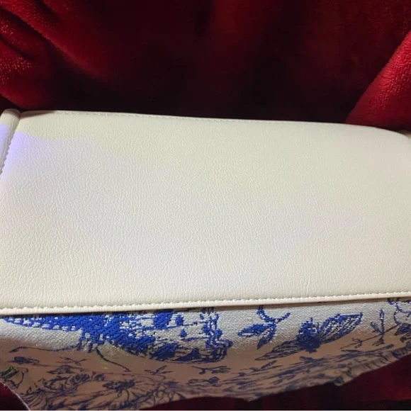 Betsey Johnson Blue and Cream Floral Crossbody Bag - Picture 5 of 10